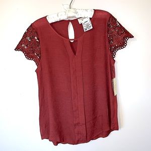 NEW FLOWER & FEATHER Lace Women’s Blouse in Red. Size Large